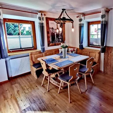 Haus Dirol דירה *