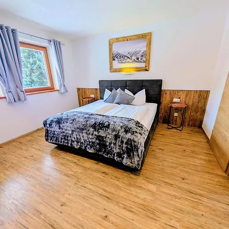 Haus Dirol דירה *